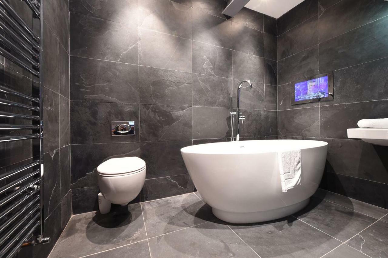 Nero Suite Sleeps Fourteen Manchester Exteriör bild
